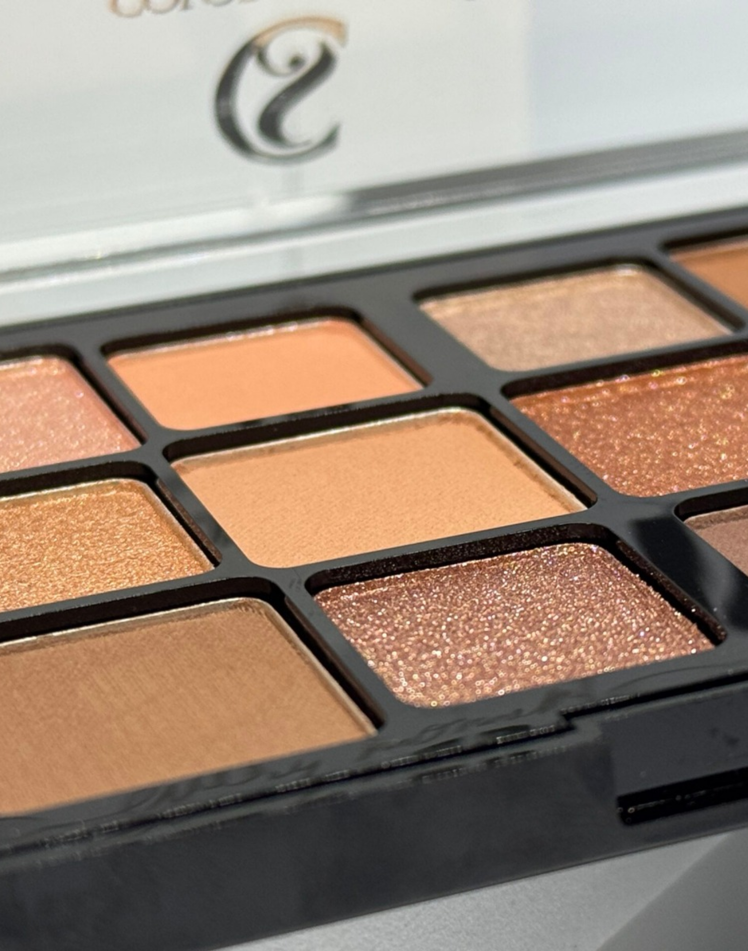 EyeShadow Palette - Colour Stroke 18 Colors EyeShadow Palette Colour Stroke 18 Colors