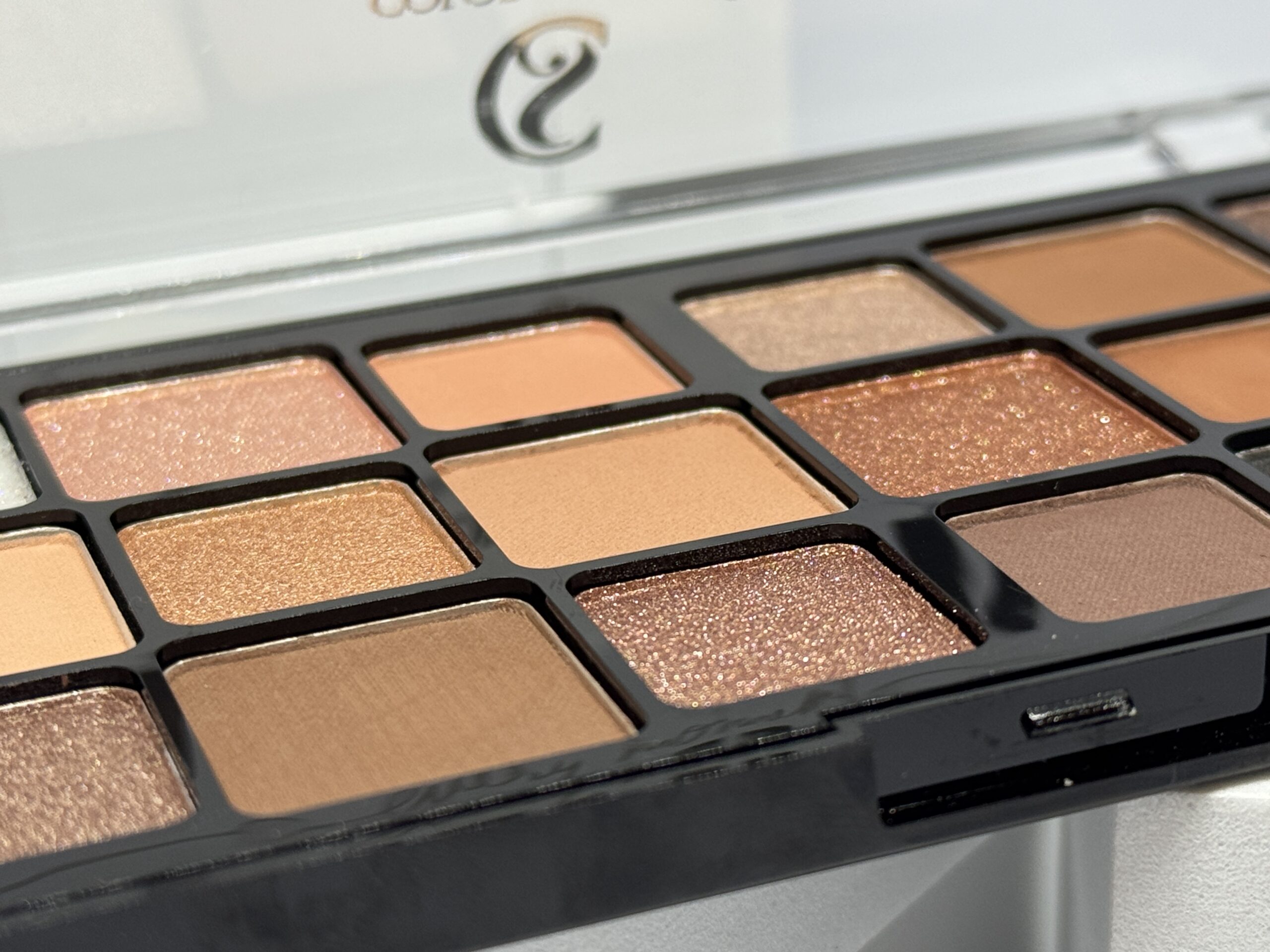 EyeShadow Palette - Colour Stroke 18 Colors