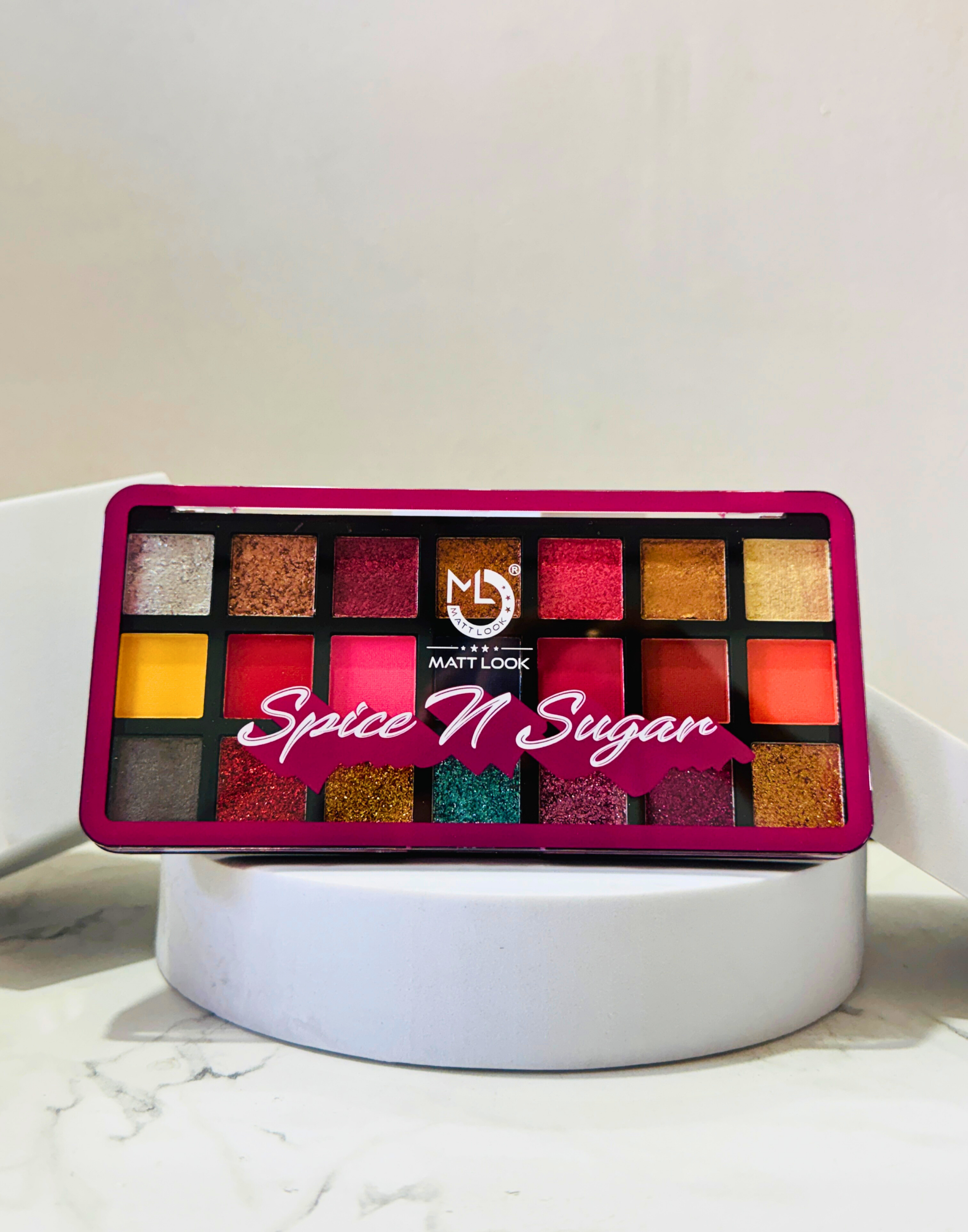MATT LOOK Ultra Professional Eyeshadow Palette